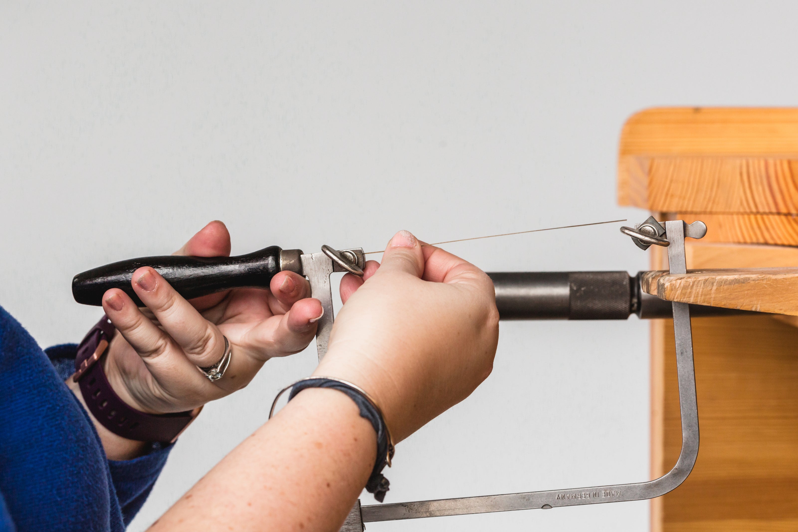woman-replaces-fine-saw-blade