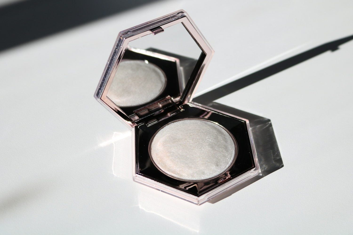 Liquid-and-powder-highlighters-for-glowing-skin