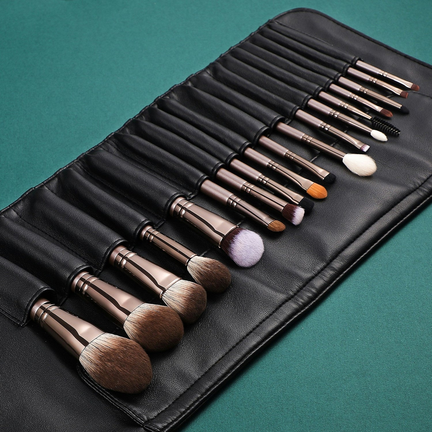 Foundation-brush-set-for-smooth-makeup-application