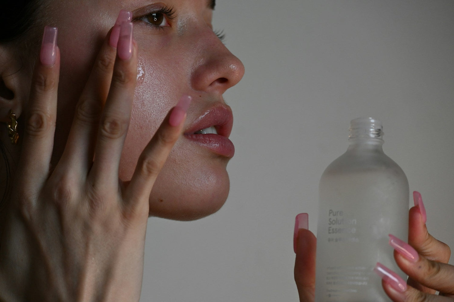 Hydrating-face-toner-with-hyaluronic-acid
