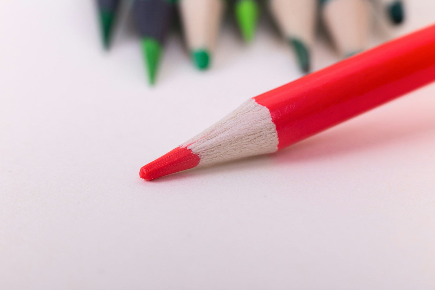 Long-lasting-nude-lip-liner-pencil-for-definition