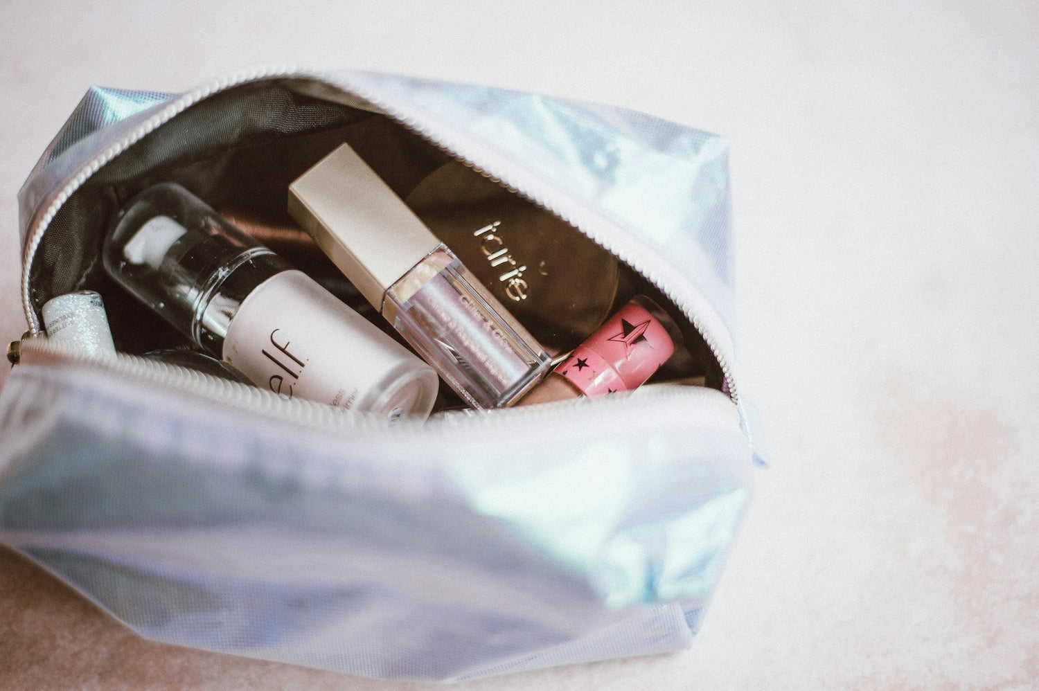 Travel-makeup-bag-from-SkynelleBeauty-Shop
