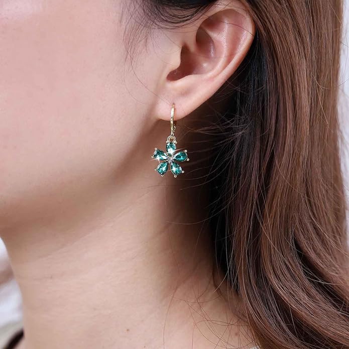 Vintage Emerald Flower Drop Earrings Green