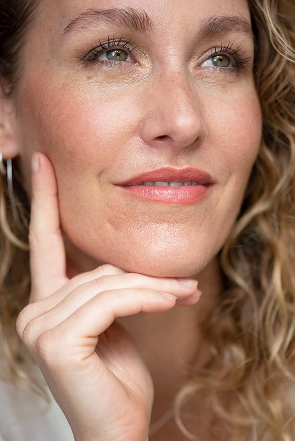 Ere Perez - Natural Coco Crayon Hydrating Lip Color | Vegan, Cruelty-Free, Clean Beauty (Charm, 0.01 oz | 3 g)