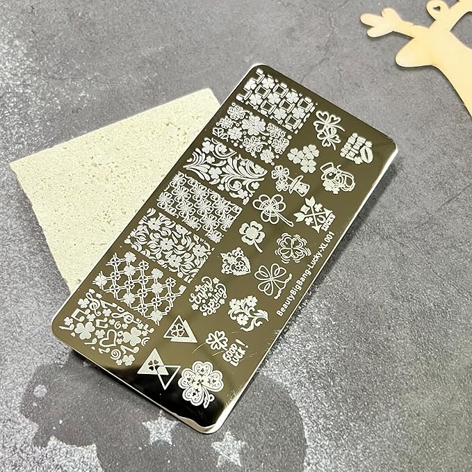St patricks day nail stamping
